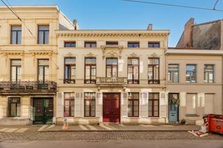 (Attesten, grondplannen en video vindt u terug onder “Documenten” op de Wellimmo-site.)Dit prachtige burgerhuis in Louis-Philippestijl...