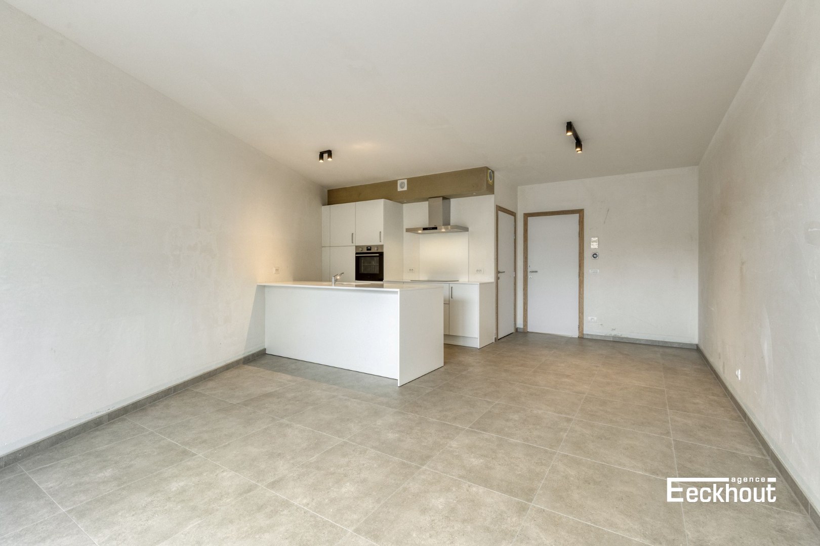 Gelijkvloersappartement met terras en tuin en inpandige garage! - foto 4