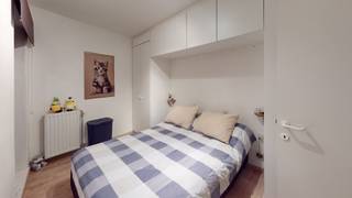 Instapklaar zuidgericht appartement met 2  volwaardige slaapkamers, zeer centraal en vlakbij de Zeedijk gelegen. Vloerbekleding, schuifraam, keukentoestellen en verwarmingsketel zijn nieuw.<br />Er is een privatief keldertje en gemeenschappelijke fietsenberging.