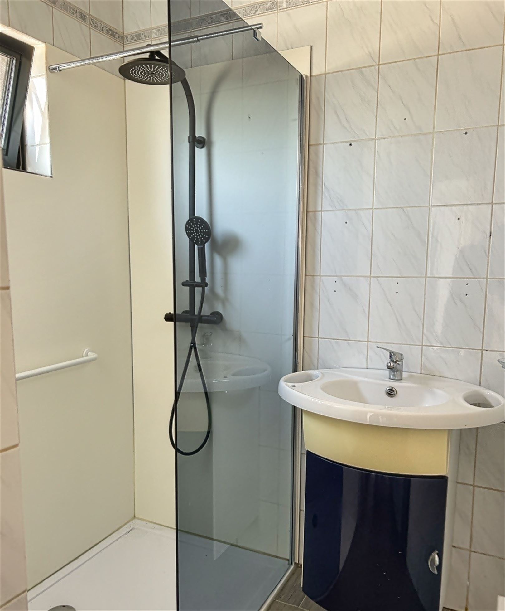 Rustig gelegen open bebouwing met 2 slaapkamers en bureau op een perceel van 920 m². - foto 5