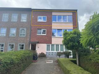 <p><span>Ruim appartement van 120 m² gelegen in aangename woonomgeving Mariaburg nabij winkels, scholen en openbaar vervoer. </span></p><p><span> </span></p><p><span>Dit appartement beschikt over 2 ruime slaapkamers en werd volledig gerenoveerd in 2025 (nieuwe keuken en badkamer).</span></p><p><span> </span></p><p><span>Beschikbaar 1 oktober 2026.</span></p><p><span> </span></p>