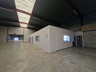 Located in the southern industrial zone of Nivelles, with immediate access to major highways, this ± 850 m² warehouse offers a clear height of...