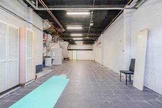 Ontdek deze veelzijdige bel-etage woning in het gezellige Hofstade, ideaal voor wie wonen en werken wil combineren, op een gunstige locatie.Op het...