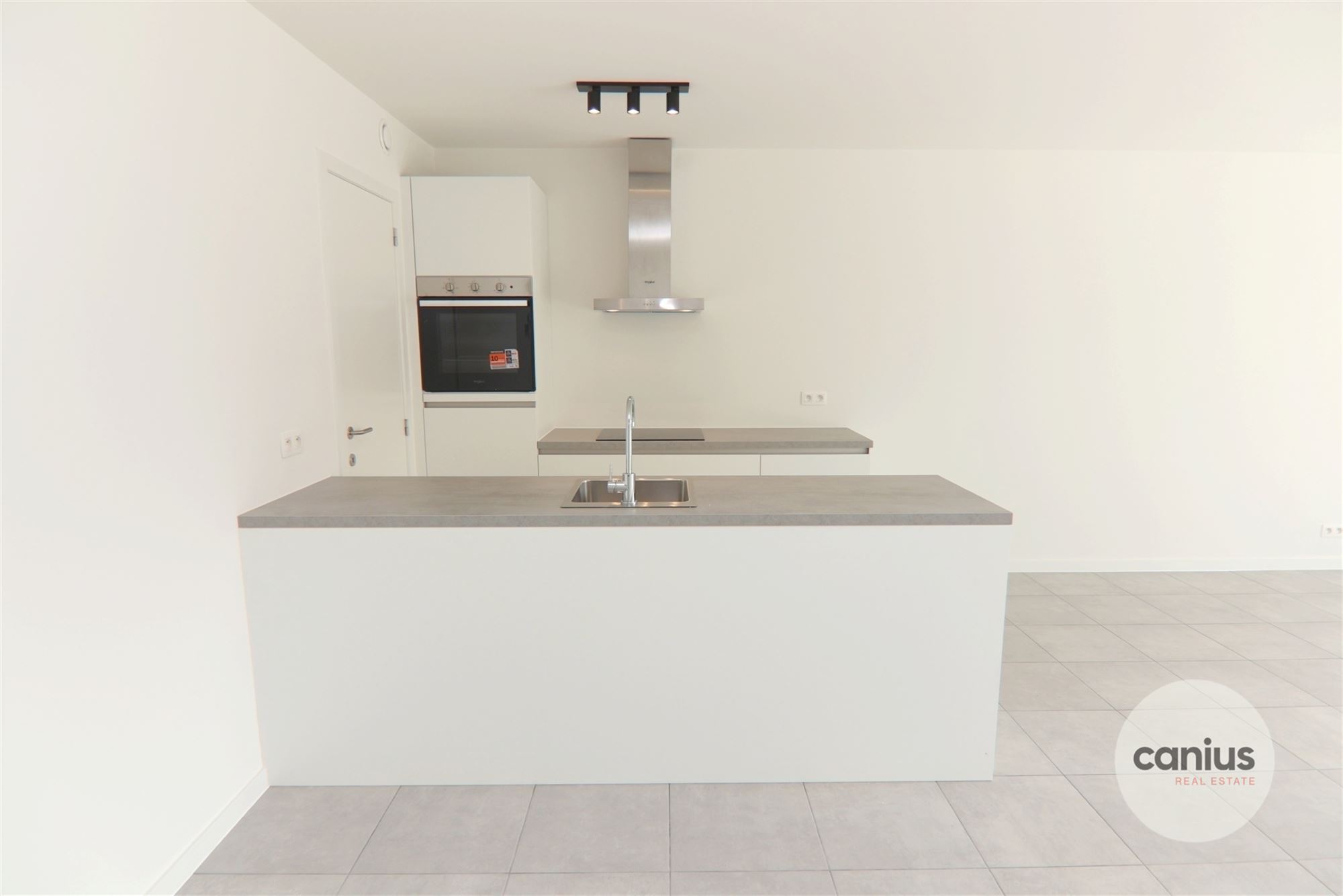 GESCHILDERD NIEUWBOUWAPP. IN HARTJE HASSELT MET 2 SLKS + TERRAS &amp; PARKING - foto 3