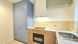 Het appartement is net gerenoveerd en wordt afgeleverd eind april. Het ligt op de eerste verdieping in een rustig gebouw met 4 appartementen...