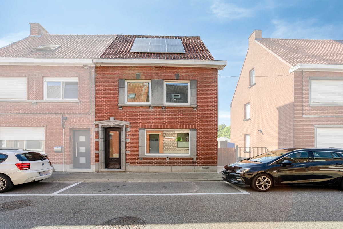 Een zeer ruim huis met 3 slaapkamers te Meulebeke. - foto 2