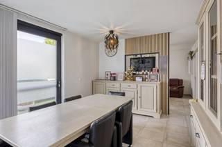 Recent appartement (2023) te koop in het gezellige centrum van Ooigem met één slaapkamer/leefruimte, badkamer met ligbad en inloopdouche,...