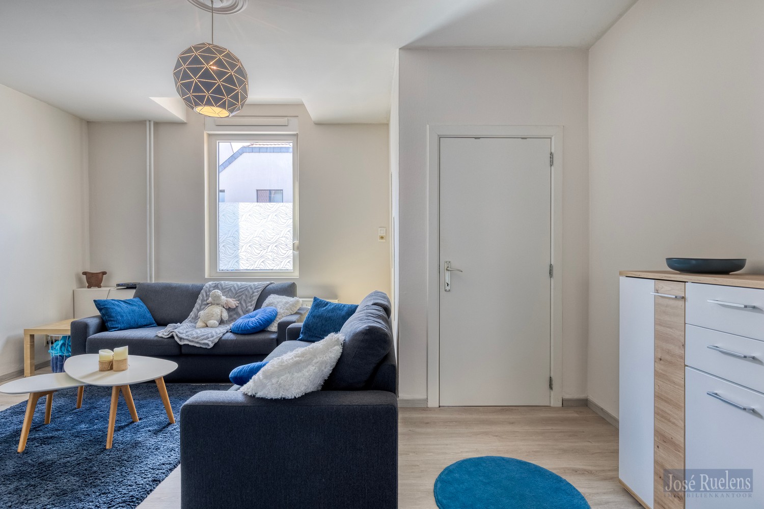 Goede gelegen gezinswoning met zij-ingang en grote tuin. - foto 4