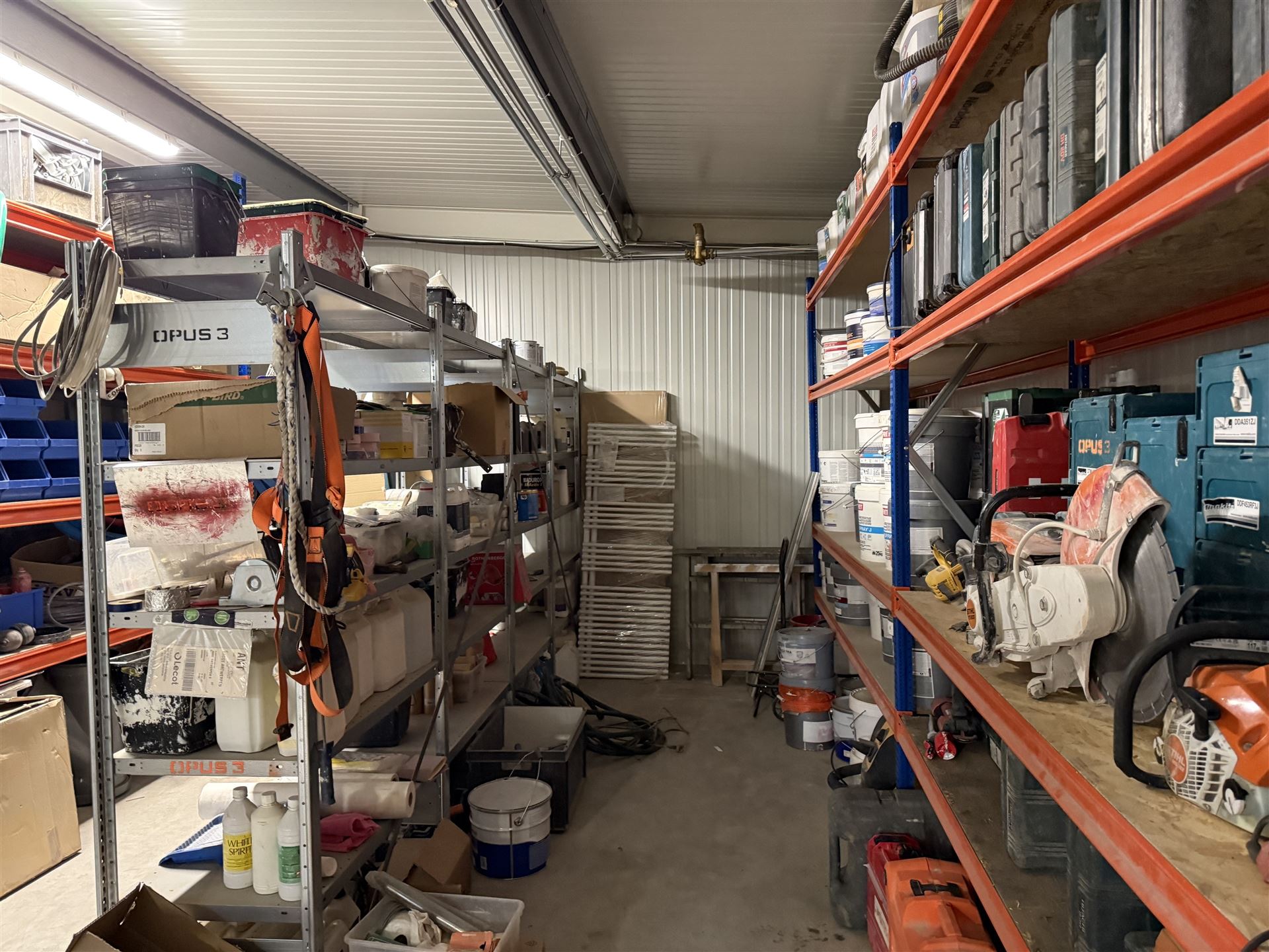 5 entrepôts, 3 garages et bureaux à vendre. - photo 5