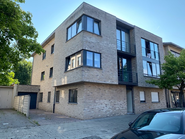 PRACHTIG RUIM APPARTEMENT MET 2 SLPK EN TERRAS!!! - foto 2