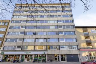 Ontdek deze instapklare en recent gerenoveerde studio op de Plantin Moretuslei, achter de hoek van het bruisende Zurenborg. Dankzij de...