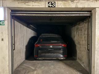 Een private garagebox op de perfecte locatie, vlak aan de zeelaan, op wandelafstand van de markt in De Panne!Afmetingen:4.90 m diep2.70 m breed1.95 m...