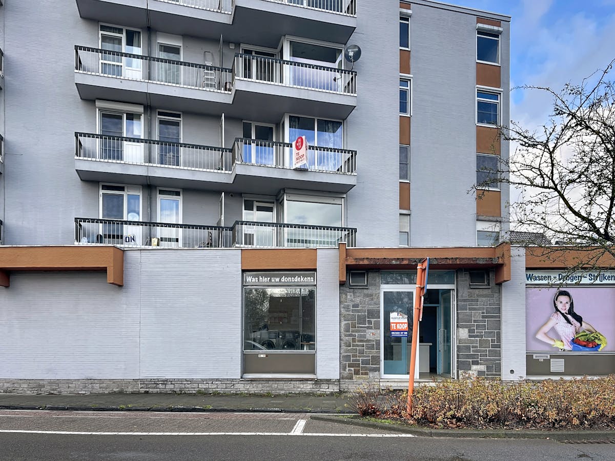 2 bedroom apartment with garage for sale in Waarschoot - photo 1