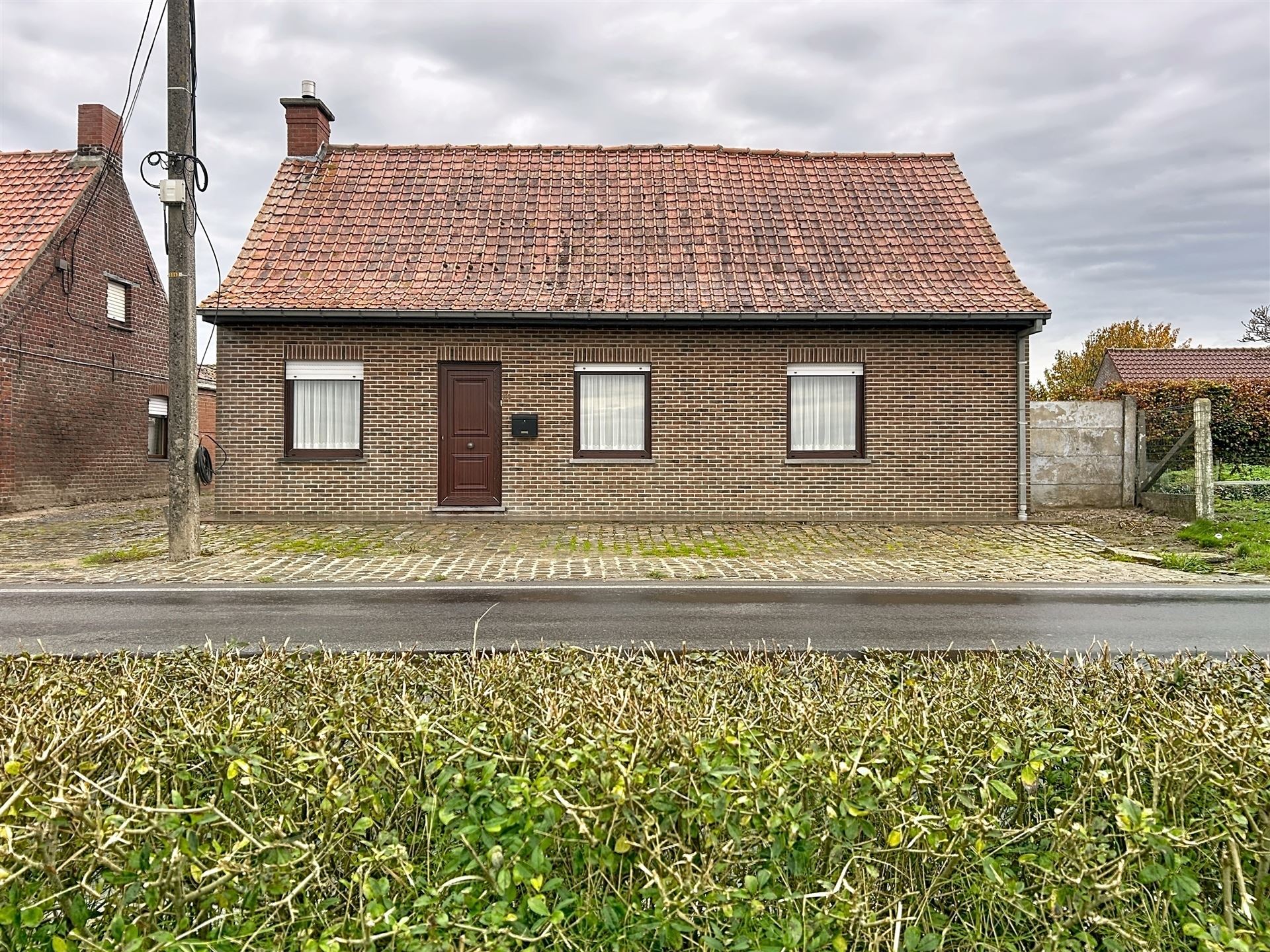 Alleenstaande woning met 2 garages - foto 1