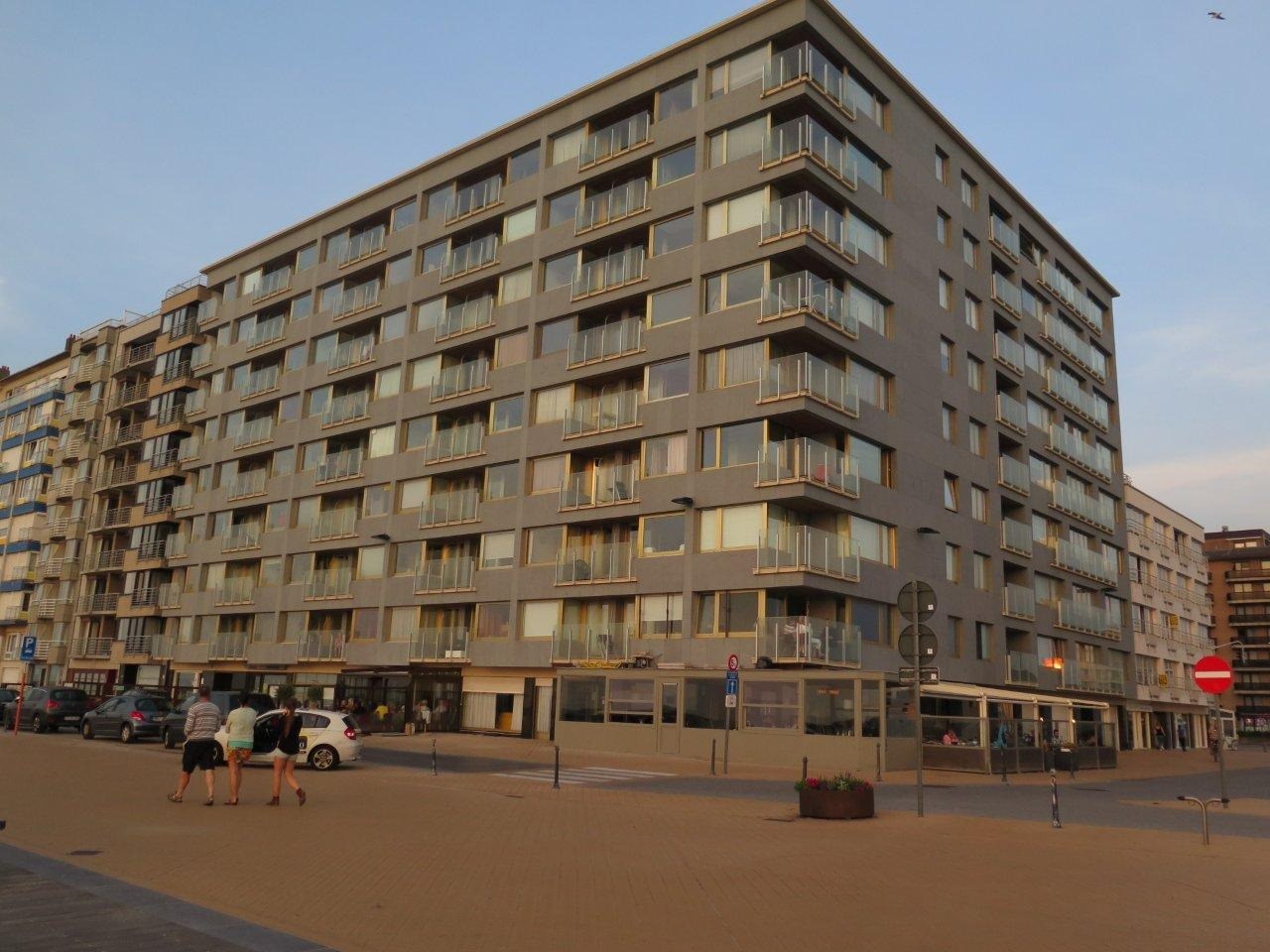 Ruim appartement met frontaal zeezicht. - foto 1