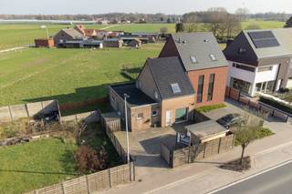 Deze instapklare, gezellige gezinswoning bevindt zich in het hart van Rijkevorsel, op wandelafstand van het centrum, met winkels, scholen...