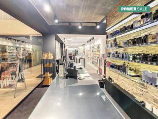 The property is offered via the Power-sale formula. The listed price is an initial price. For more information, please contact the file manager.The commercial building is located in Galerij De Meester and is visible from the Ooststraat and consists of 2 floors. Thanks to the large glass panels, you can enjoy a lot of visibility. The commercial building is visible from the main shopping street, the Ooststraat, and also accessible via Roeselare's Grote Markt. Specifications:- heating on radiators - gas- air conditioning- recently renewedLayout:Ground floor: commercial spaceFloor:- several separate treatment rooms/offices- kitchenette- sanitaryThis building may be subject to the renovation obligation imposed by the Flemish government for non-residential buildings. For more information, please visit the website of the Flemish Energy and Climate Agency at https://www.energiesparen.be/nr/renovatieverplichting.Are you looking for commercial real estate consisting of commercial property for sale in Roeselare? Do not hesitate to contact us on 051 21 22 23.