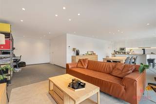 Appartement au 1er étage, lumineux, avec des finitions de qualité. Pour plus d'informations, contactez Els - 0496 10 65 76 Situé dans un petit...