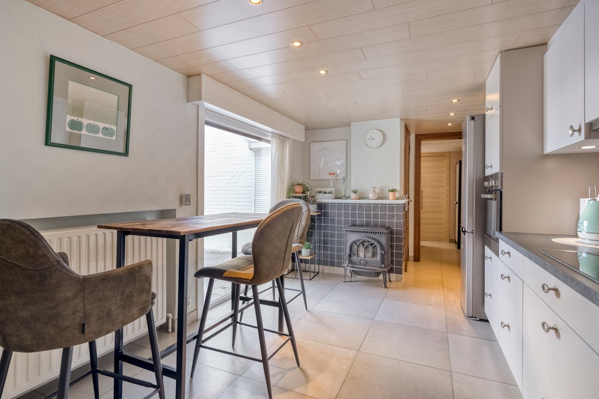 Semi-detached house with 4 rooms for sale in a prime location in Waregem - photo 5