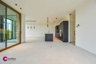 Stijlvolle penthouse op toplocatie met uniek zicht op de Vaart Deze luxueuze en zonovergoten penthouse met twee terrassen bevindt zich op een...