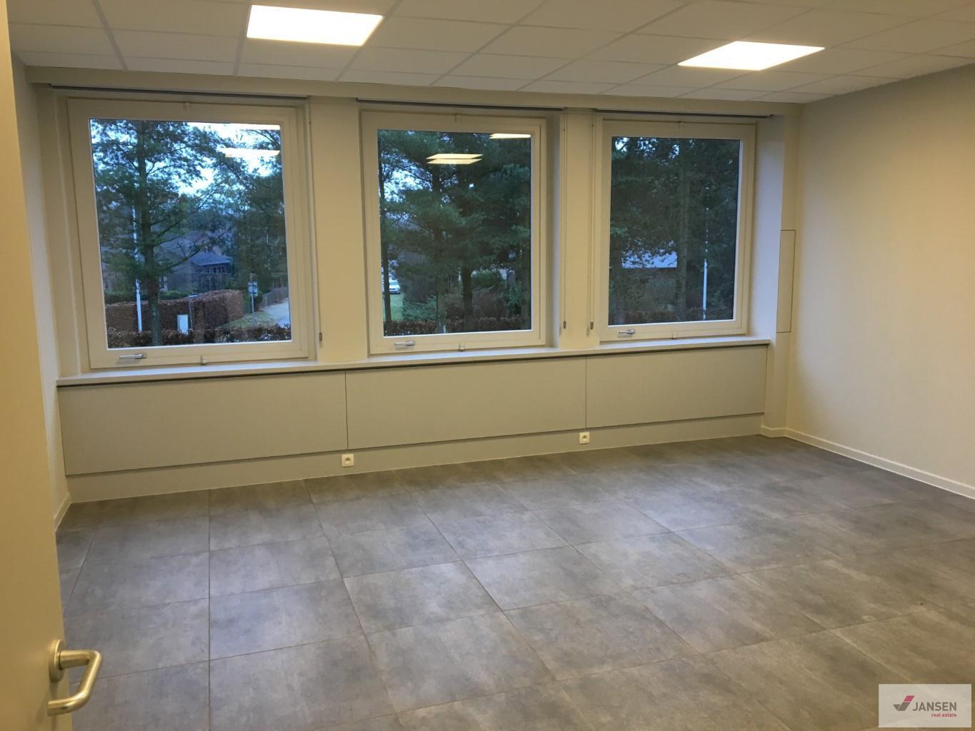 Commercial à louer à Houthalen-Helchteren - photo 5