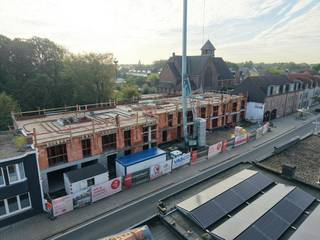 De appartementen zijn gelegen aan het kruispunt Achterbroek (Kalmthout), op wandel- en fietsafstand van het centrum, openbaar vervoer, meerdere scholen, parken en winkelmogelijkheden. <br /><br />Het appartement bestaat uit:<br />- 1 slaapkamer<br />- 1 badkamer<br />- Leefruimte met open keuken<br />- Privatieve tuin, volledig omheind<br />- Autostaanplaats in ondergrondse garage (verplicht bij aan te kopen)<br />- Privatieve ondergrondse berging (verplicht bij aan te kopen)<br /><br />De afwerking kan u zelf nog mee kiezen.<br />Mogelijkheid tot aankoop van een extra ondergrondse autostaanplaats.<br /><br />Alle gebruikte materialen en toegepaste systemen zijn van eerste kwaliteit en waar mogelijk onderhoudsvrij. <br />