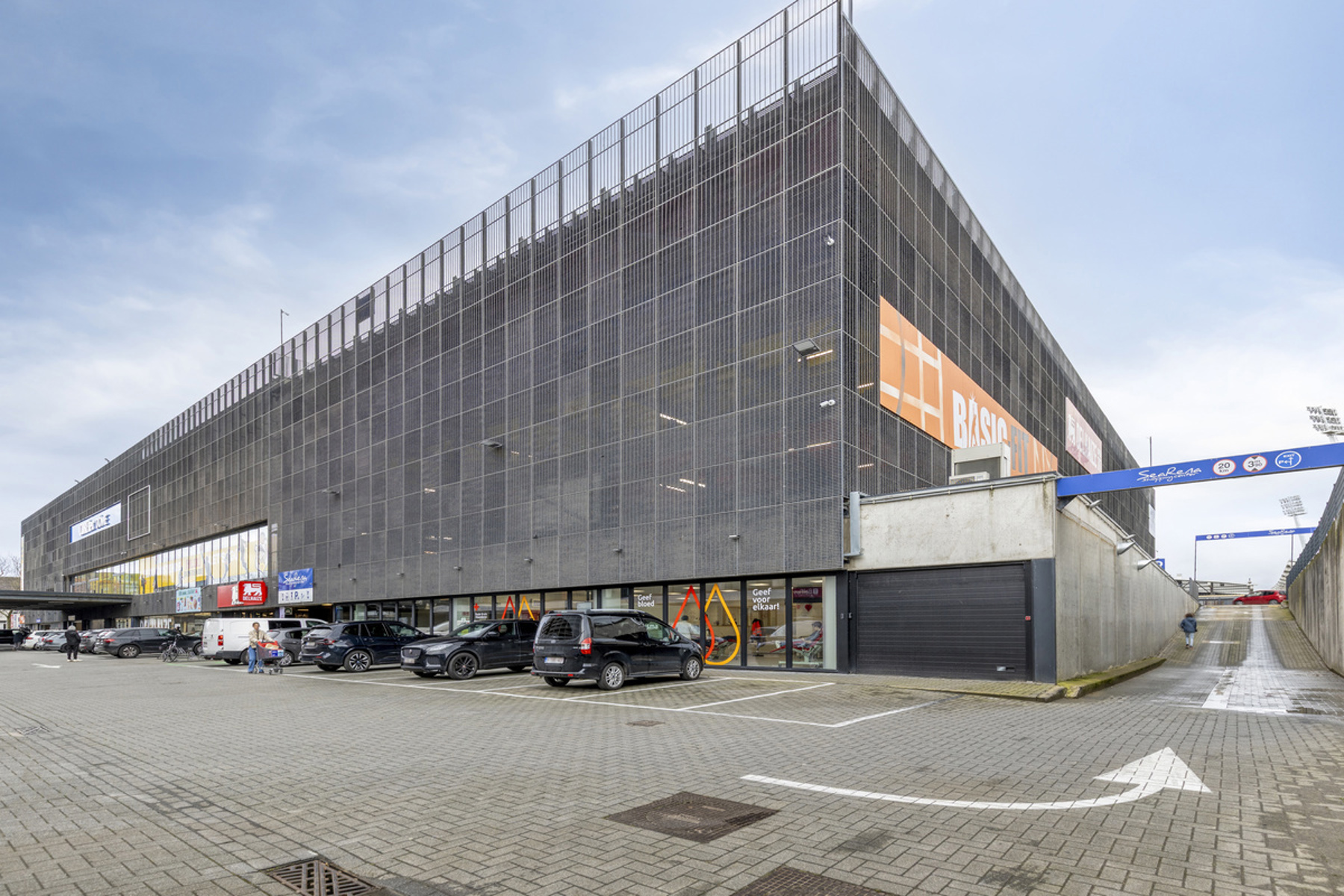 Centraal gelegen magazijn (ca. 810 m²) te huur in Oostende - foto 2