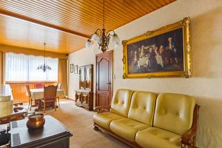 Interesse in deze gezellige woning? Bekijk de virtuele toer en maak via Livitas/be ONLINE je afspraak.<br />Een betere locatie kan je je niet voorstellen. Nabij Catershoflaan, Jan Palfijn en het groene van het Fort Van Merksem is dit een uiterst gewilde plaats om te wonen.<br />Het gelijkvloers is voorzien van de woonkamer, de keuken en de badkamer en de zonnige tuin is mooi meegenomen.<br />De eerste verdieping bestaat vandaag uit 2 slaapkamers met een kleine kinderkamer maar via het opgemaakte 3D-plan kan je gemakkelijk drie volwaardige slaapkamers maken.<br />Een zee aan mogelijkheden en mits wat opfrissing een betaalbare oplossing biedt aan jong en oud.<br />Dit pand is onderhevig aan de renovatieverplichting die door de Vlaamse overheid wordt opgelegd vanaf 1/1/2023.<br />Maak vandaag snel en ONLINE je afspraak via Livitas.be