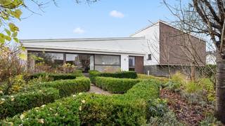 Rustig gelegen villa van 285m² op een perceel van 10a16ca. Zeer gunstig gelegen op fietsafstand van Leuven en nabij UZ-Gasthuisberg en de op- en...