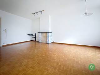 Dit gelijkvloers appartement bestaat uit: inkomhal - toilet - 1 slaapkamer - badkamer - living - keuken - berging - veranda - terras -tuin -...