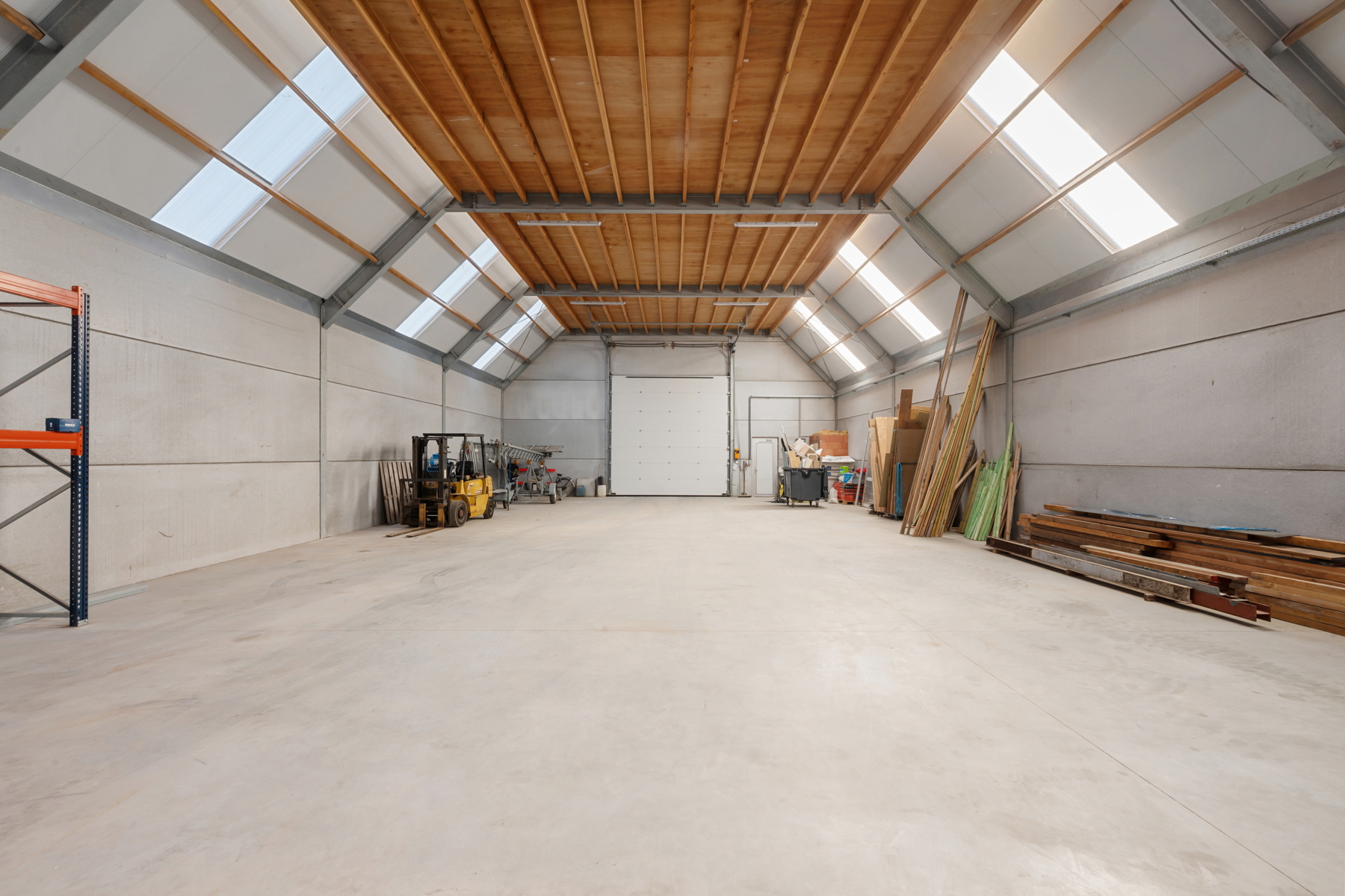 Ruime nieuwbouwloods (350 m2 én een tweede verdiep) in Kortemark  - foto 4