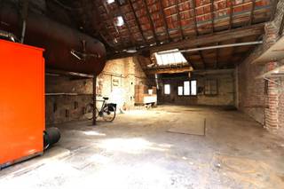 <p><span>Te koop loods - 100 m² in Kortrijk</span></p><p><span> </span></p><p><span>Achteraan een eigendom gelegen aan de Aalbeeksesteenweg in Kortrijk bevindt zich deze handige loods van ongeveer 100 m². De loods is bereikbaar via een gedeelde doorrit en biedt tal van mogelijkheden voor wie op zoek is naar extra opslagruimte of een ruime hobbyruimte.</span></p><p><span> </span></p><p><span>Troeven:</span></p><p><span> </span></p><p><span>Ca. 100 m² oppervlakte</span></p><p><span> </span></p><p><span>Vlot toegankelijke ligging</span></p><p><span> </span></p><p><span>Ideaal voor opslag, werkruimte of hobbygebruik</span></p><p><span> </span></p><p><span>Bereikbaar via een praktische doorrit</span></p><p><span> </span></p><p><span>Interesse in deze loods met tal van mogelijkheden? Neem gerust contact met ons op voor meer informatie of een bezichtiging!</span></p>