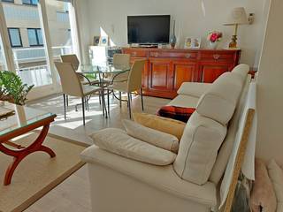 Résidence TRIANON : Au premier étage avec ascenseur et entrée par la digue, appartement non meublé, très soigné et confortable situé au1er étage...