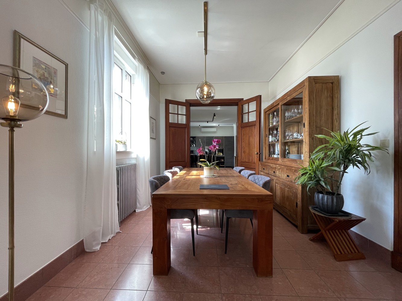 Unieke gerenoveerde woning met 5 slaapkamers en bureau - foto 3