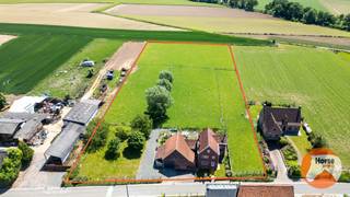 EERSTE BEZOEKDAG WOENSDAG 10 JUNI 2026 VAN 16U TOT 19U (ENKEL OP AFSPRAAK!!)LIERDE - Woning met bijgebouw op 94 areCharmante hoeve op een perceel van...