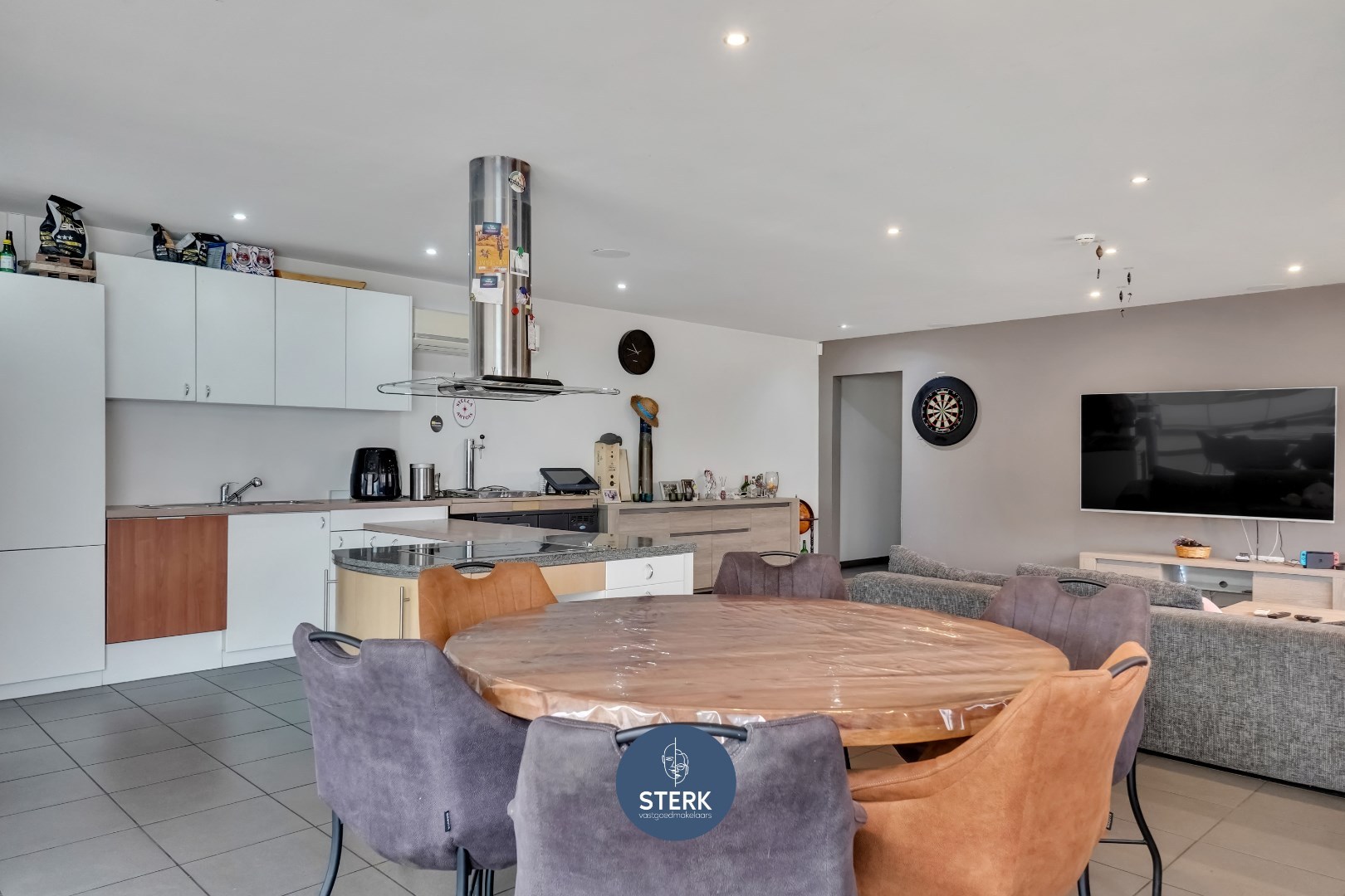 VEELZIJDIG INDUSTRIEPAND MET INSTAPKLAAR APPARTEMENT TE MAASMECHELEN ! - foto 3