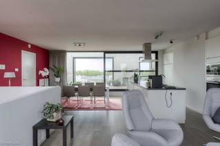 Ruim en luxueus duplex appartement met zuidgerichte terrassen en zicht op de Middenvijver – LinkeroeverDit hoogwaardig afgewerkte duplex appartement...