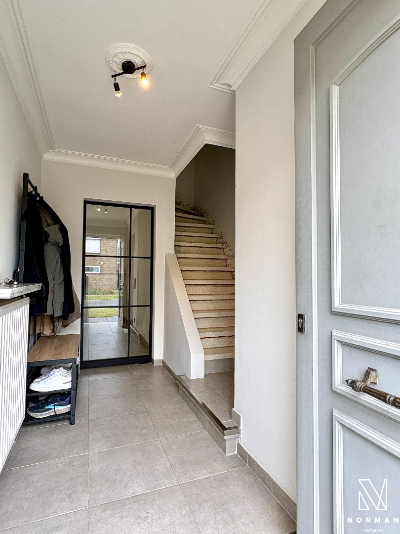 Instapklare woning met 3 slaapkamers, garage en tuin te koop in rustige woonwijk te Kuurne! - foto 2