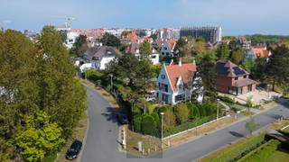 Grote villa met 4 slaapkamers op een groot hoekperceel van 1533m² gelegen centraal in de Simli-wijk te Nieuwpoort-Bad op wandelafstand van de zee...