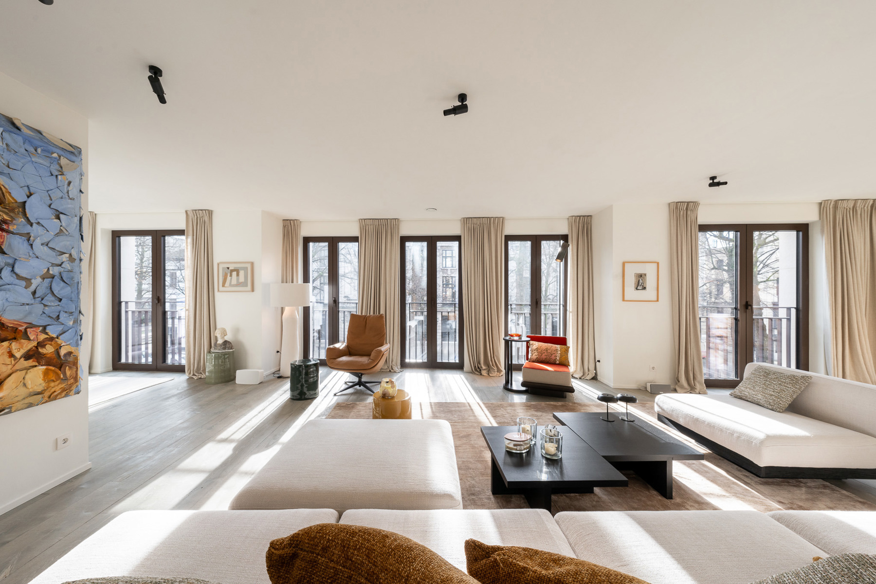 Riant luxe appartement met Parijse charme aan De Graanmarkt - foto 2