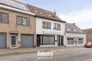 Ruim app. of investeringseigendom met 3 slaapkamers, gelegen op een belangrijke invalsweg vlakbij het hartje van het centrum van Mere...