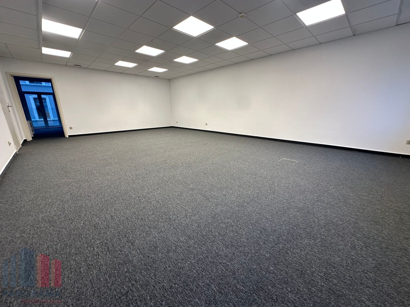Stijlvolle kantoorruimte van 233 m² te huur in hartje Kortrijk - photo 1