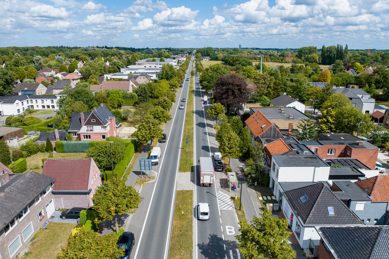 Handelspand met appartement op goede commerciële ligging te koop in Deurle/Sint Martens Latem. - foto 4