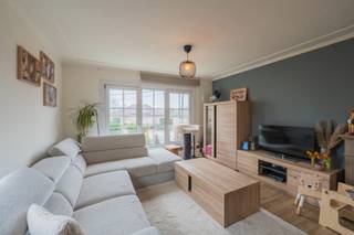 Voor meer info of om een bezoek in te plannen, neem contact op via 016199345 of via pieter.maes@homixx.be.<br /><br />Bent u op zoek naar een karaktervolle, vrijstaande woning in de ruime regio van Heist-op-den-Berg? Dan is deze woning iets voor u! Enkele van de vele troeven:<br />- Gunstig EPC-label (C), dankzij o.m. condenserende gasketel, dakisolatie en zonnepanelen (met groenestroomcertificaten); <br />- Onderhoudsvriendelijke, zuidgerichte tuin; <br />- Conforme elektriciteit;<br />- Grote oprit voor de woning;<br />- Gelegen tussen de kernen van Itegem en Berlaar;<br />-...<br /><br />INDELING: <br />Gelijkvloers: inkomhal met draaitrap, ruime kamer die kan dienstdoen als ontspanningsruimte, slaapkamer, werkruimte, etc. en wasplaats. Verder is er nog een inpandige garage. <br />Verdieping: lichtrijke woonkamer met open keuken, eetruimte die toegang biedt tot het zuidgerichte terras (te bereiken met een schuifraam), twee slaapkamers en badkamer met toilet, bad, inloopdouche en dubbele lavabo. <br />Buiten is er een diepe, onderhoudsvriendelijke tuin, ideaal voor spelende kinderen of het ontvangen van gasten.<br /><br />Kan u niet wachten om deze woning te bekijken? Plan dan snel uw bezoek in via 016199345 of via pieter.maes@homixx.be.<br /><br />Wenst u een gratis waardebepaling van uw eigendom? Neem dan vrijblijvend contact op via 016199345 of via pieter.maes@homixx.be.