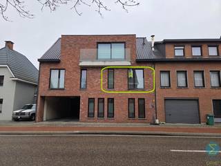 Instapklaar 1-slaapkamer appartement met groot terras (12m²).Via de inkomhal komt u in de lichtrijke woonkamer met open keuken. De keuken is volledig...