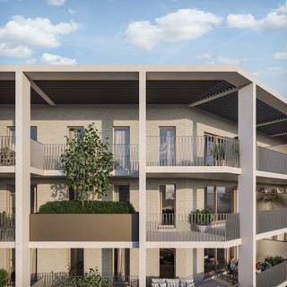 <p><strong>Rustig wonen, met uitzicht op een groen en autoluw park met waterpartij: Dat is nieuwbouwproject TAMBOER, gelegen aan Kasteelloop, een gloednieuw binnengebied aan de rand van de stad, net binnen de ring. Het park vormt een groene schakel met een aangename fiets- en wandelroute tussen het Stadspark en het centrum. Dat betekent rustig wonen in hartje Turnhout, en toch op een steenworp van de Grote Markt, alle voorzieningen, scholen, winkels, openbaar vervoer, het Stadspark en met een gunstige verbinding naar de E34 Antwerpen-Eindhoven. Tamboer trekt volop de kaart van duurzaamheid: De appartementen zijn “bijna-energieneutraal” (BEN) en maken gebruik van groene energiebronnen. </strong><br /><br />Een nieuwbouwproject met kwaliteitsvolle materialen, een persoonlijke begeleiding en een afwerking naar wens. De appartementen zijn dankzij het<strong> A-label “bijna-energieneutraal” (BEN)</strong> en gericht op de toekomst. Tamboer is een ecologisch verantwoord, duurzaam en energiezuinig woonproject: Slimme ventilatietechnieken, uitstekende (akoestische) isolatie, energievriendelijke vloerverwarming, regenwater recuperatie, doordachte materiaalkeuze, groene gevels die zorgen voor verkoeling, ... U bent er dus van verzekerd dat uw appartement moeiteloos voldoet aan steeds maar strengere normen. Uw verbruik wordt zo laag mogelijk gehouden, en dat voelt u in uw portemonnee. <br /><br />Het zijn stuk voor stuk ruimtelijke appartementen met een praktische indeling en <strong>veel lichtinval </strong>dankzij de grote raampartijen en de juiste oriëntatie. Verder beschikt ieder appartement over een ruim en zongericht terras met een minimumdiepte van 2m80. Dit zijn<strong> echte "leefterrassen"</strong>, waar u heerlijk kan vertoeven met zicht op het <strong>omliggende groen</strong>. Elk appartement wordt tot in de puntjes afgewerkt, volledig naar uw smaak. Dit zorgt voor een ideale woonomgeving, voor uzelf, of als <strong>investering</strong>. <br /><br />De wagen kan u kwijt in de ondergrondse parkeergarage – een bewuste keuze om bovengronds meer ruimte te laten voor groen. Voor uw fiets(en) is een <strong>grote, afgesloten fietsenstalling</strong> voorzien en andere spullen bergt u probleemloos in uw private kelderberging. <br /><br />Er zijn verschillende appartementen, met keuze uit <strong>2 of 3 slaapkamers en riante (hoek)terrassen.</strong> Oppervlaktes beginnen vanaf 69m² en gaan tot 133m², telkens exclusief de ruime terrassen tot maar liefst 61m². <strong>Prijzen starten vanaf € 227.900,</strong> exclusief aankoopkosten. Een aantal appartementen zijn uitermate geschikt als investering. Kortom, voor ieder wat wils! Wij bekijken met veel plezier wat er voor u in aanmerking kan komen.</p>
<p><strong>Wie is de projectontwikkelaar?</strong> DC Belgium is al decennia een toonaangevende ontwikkelaar in heel het land. Zij behoren tot de topvan de Belgische vastgoedontwikkelaars en staan voor betaalbare kwaliteit, een gevarieerd woonaanbod en veel aandacht voor groen. Deze jarenlange ervaring garandeert gemoedsrust: U bent verzekerd van een persoonlijke begeleiding doorheen het volledige aankoopproces en een afwerking tot in de puntjes, naar uw smaak en budget. <strong>Bovendien geniet u van een 100% voltooiingsgarantie dankzij de Wet Breyne. </strong></p>