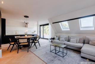 Villa appartement ‘The Attick’ bevindt zich op de twee bovenste verdiepingen van de kasteelvilla.Dit prachtige duplex-appartement (A8) is gelegen op...