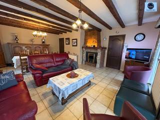 OPENHUISDAG OP AFSPRAAK WOENSDAG 18/02BUNGALOW OP EEN ZEER LEUKE LOCATIEVraagprijs : 275.000 euro Op de begane verdieping is er een inkomhal,...