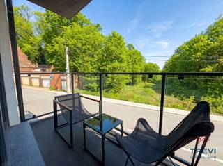 Au premier étage d'un bel immeuble récent de standing au centre ville, bel appartement 2 chambres lumineux avec terrasse en état...