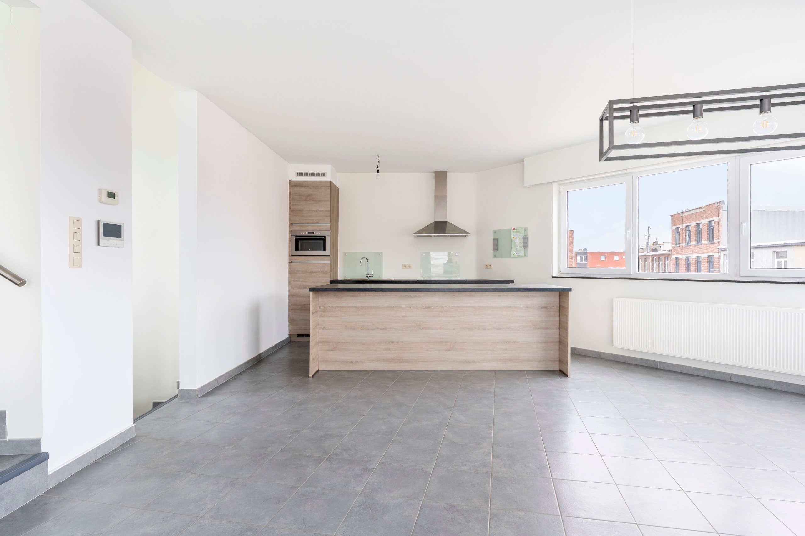 Ruim, energiezuinig 2 slaapkamer appartement met staanplaats in Wilrijk te huur! - foto 3